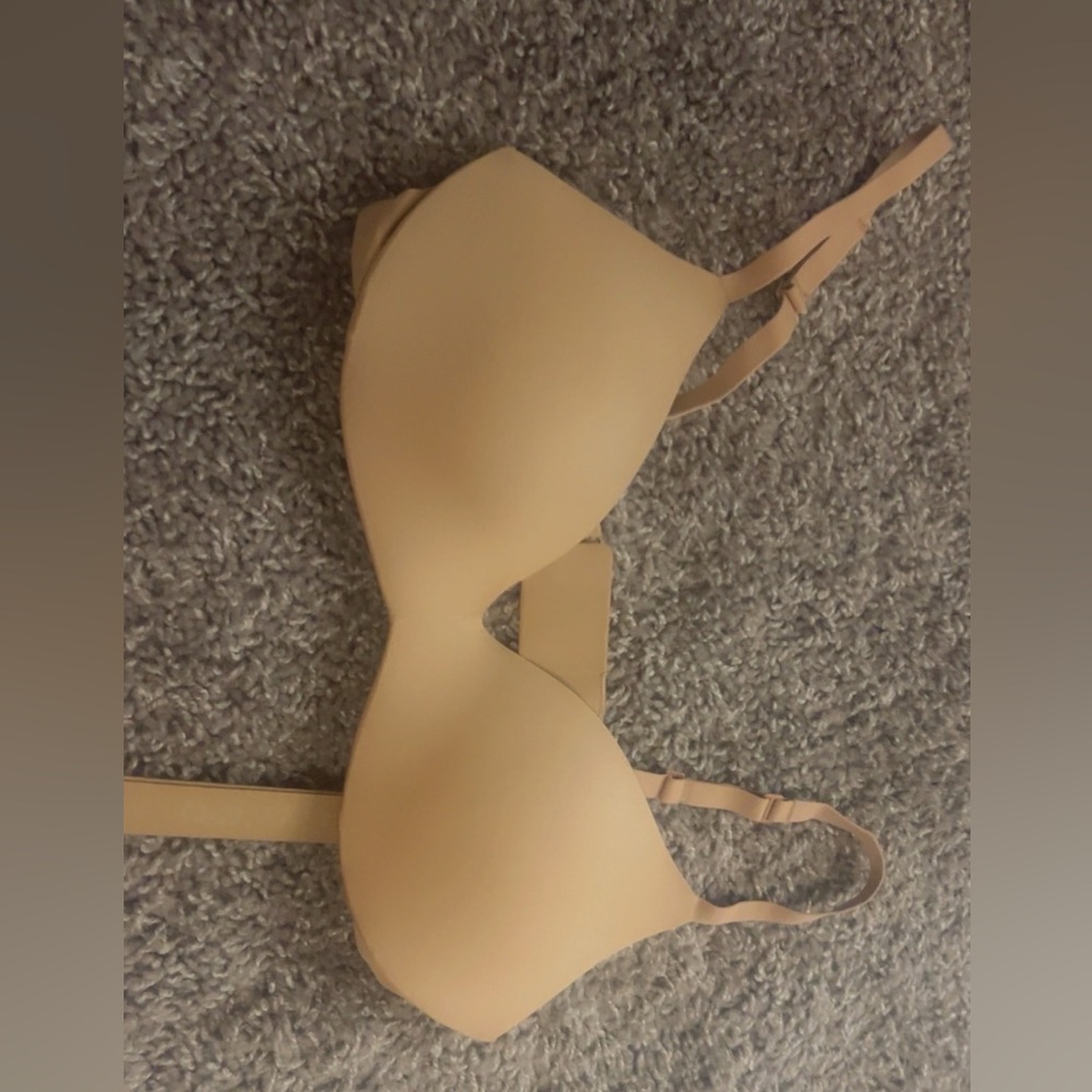 SKIMS Wireless Form Push Up Plunge Bra Size:32B